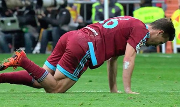 Los grandes futbolistas que se lesionaron ambas rodillas