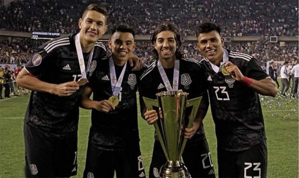 Futbolista mexicano 'enamora' a su compañero y causa revuelo: ''El hombre de mi sueños''