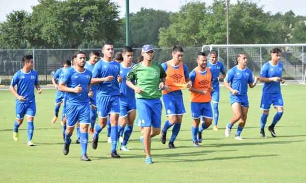 Las imágenes del entreno de Honduras y El Salvador previo a la batalla en Houston