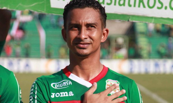 VIDEO: Mario Berríos estremeció el travesaño con un potente tiro libre