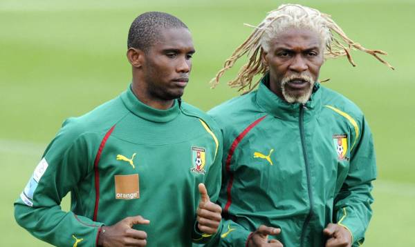 Rigobert Song junto a Samuel Eto’o en uno de los entrenamientos de Camerún cuando ambos eran jugadores del equipo nacional.