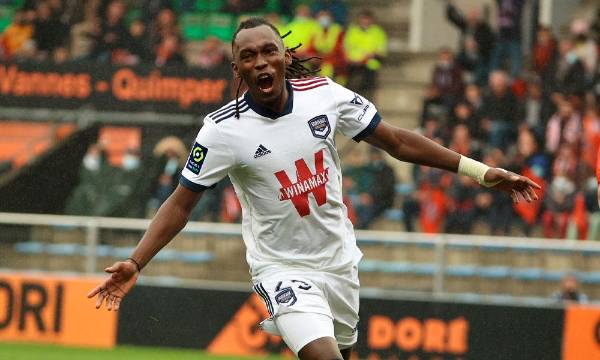 El hondureño Alberth Elis busca salir del Girondins de Burdeos tras su descenso.