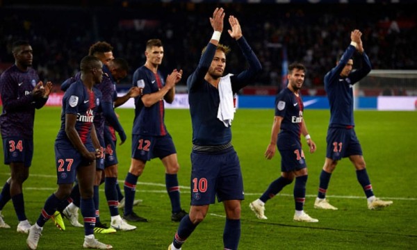 Neymar cobra 375 mil euros por aplaudir a la afición del PSG