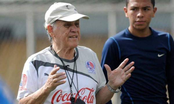 Chelato Uclés es el DT que más veces ganó con el Olimpia.