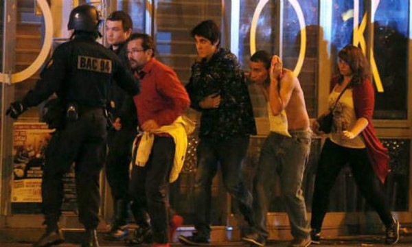 FOTOS: Falsa alarma provoca una estampida de pánico en París