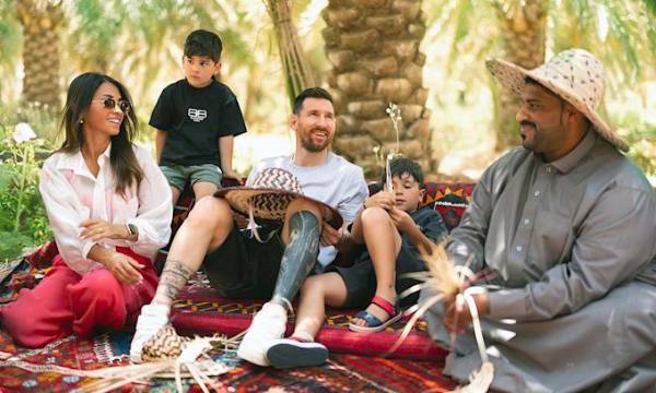 En las últimas semanas, Leo Messi viajó a Arabia Saudita con su familia para conocer el país.