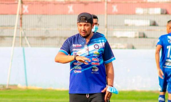 El entrenador hondureño fue el que ascendió al Victoria a la Liga Nacional en 2021.