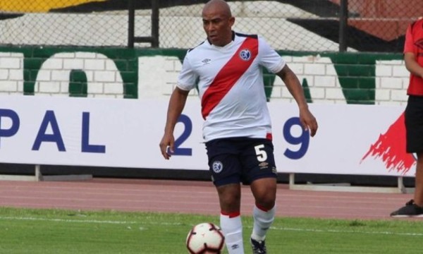 Uno está por cumplir 44 años: Los 20 futbolistas que creías que estaban retirados, pero siguen activos&nbsp;&nbsp;