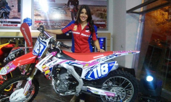 Alexandra López, la bella y talentosa hondureña del motocross