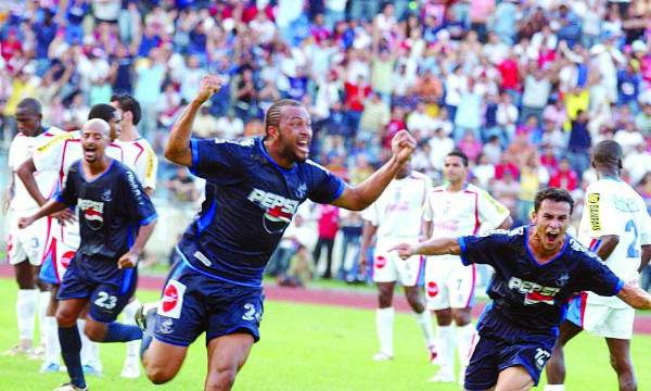 Motagua derrotó al Olimpia en una de las series de finales entre ambos más históricas, fue en 2006 y los azules ganaron 1-3.