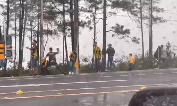 Supuestos aficionados del Motagua atacan a disparos a barra del Real España y le impiden llegar a la final de ida