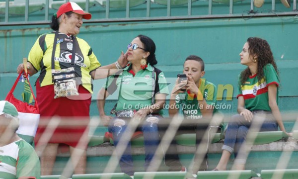 ¡NO VISTE EN TV! La obscena celebración y la belleza femenina en el estadio