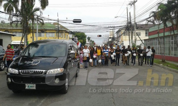 FOTOS: Las desgarradoras imágenes del sepelio de Arnold Peralta