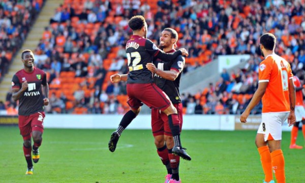 José Cubero debutó en Inglaterra con derrota del Blackpool
