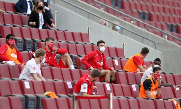 La cabra, el polémico beso y el gesto del Dortmund: Las 15 cosas que nos dejó el regreso de la Bundesliga