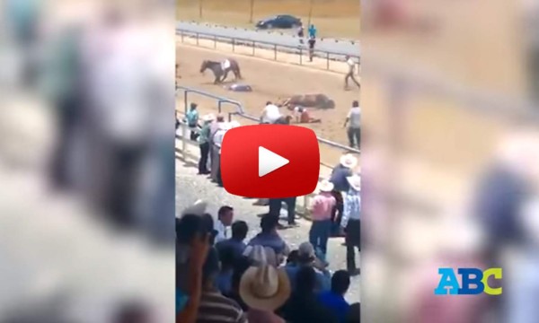 VIDEO: Brutal accidente en carrera de caballos en México