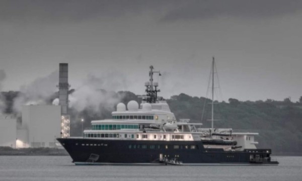 La vida de rico de Abramovich, dueño del Chelsea: Su nuevo yate de 500 millones e isla propia