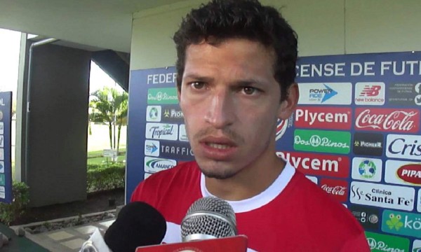 El seleccionado tico que quiere dejar fuera del mundial a la selección de su padre