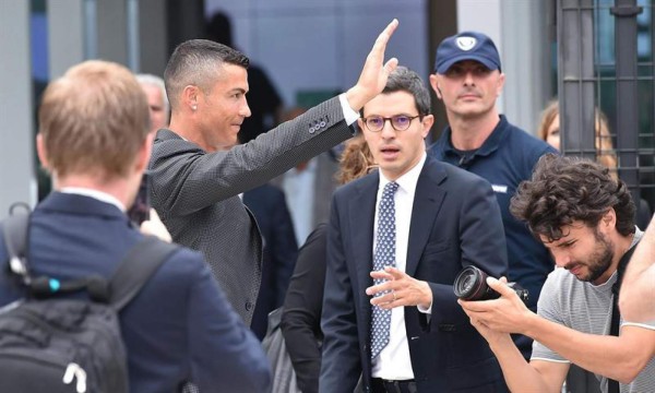 ¡Locura en Turín antes de la presentación de Cristiano Ronaldo!
