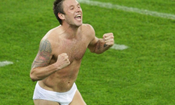 Los futbolistas que tienen fama por ser mujeriegos