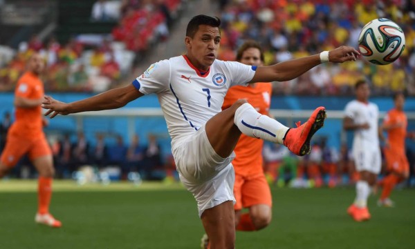 Holanda venció 2-0 a Chile con goles de Leroy Fer y Memphis Depay.