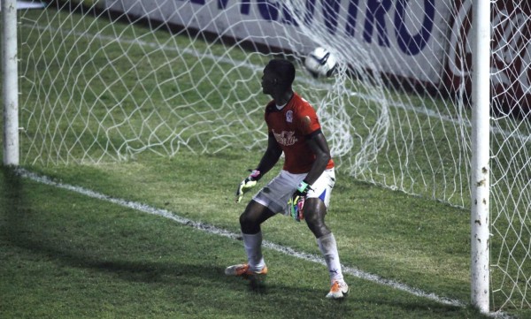 Los jugadores de campo que se vieron obligados a hacerla de portero