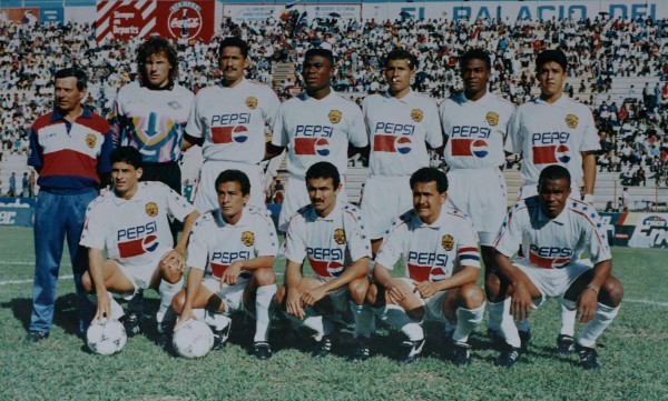 Fotos memorables de los clásicos Olimpia-Motagua