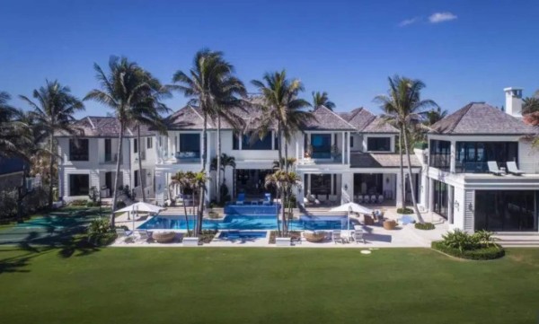 La infartante niñera sueca, ex de Tiger Woods, reduce el precio de su mansión para venderla