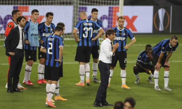 Llanto por un lado y alegría por otro: Lo que no viste de la celebración del Sevilla en la UEFA Europa League