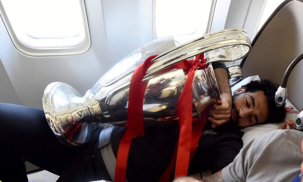Salah dormido, nuevo look de Firmino y la fiesta del Liverpool por su sexta Champions