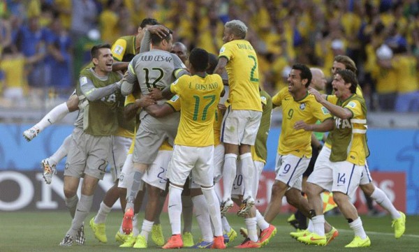 Brasil eliminó a Chile en los penales y pasó a cuartos.