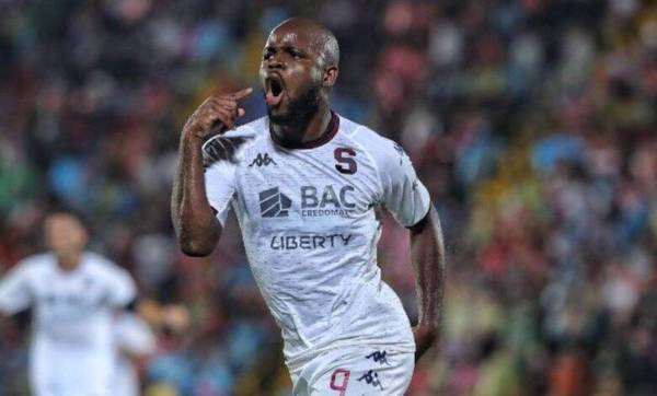 Javon East es delantero del Saprissa y sigue firme en el club.