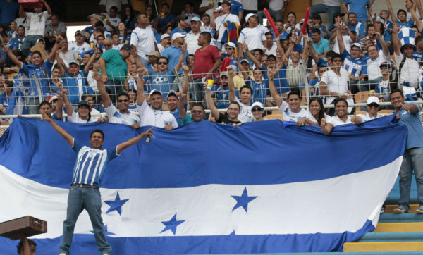 ¡La afición hondureña llenó el estadio Olímpico! .