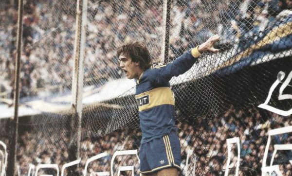 Los grandes futbolistas que cambiaron sus colores por los del equipo rival