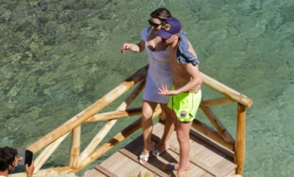Jorginho, campeón de la Eurocopa y sus picantes vacaciones junto Catherine Harding; el descuido de la novia en la playa