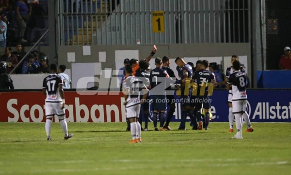 NO SE VIO EN TV: El eufórico festejo de Rubilio y el drama de Castellanos