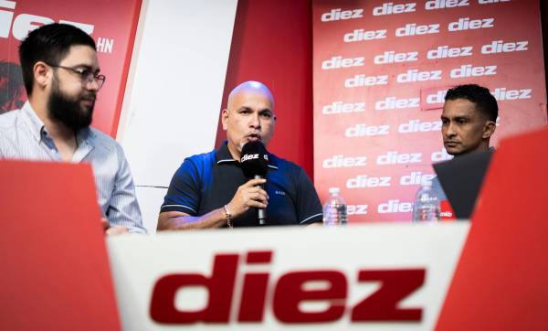 Mario Jafeth Moreno en plena entrevista con Orinson Amaya y Mario Berríos.