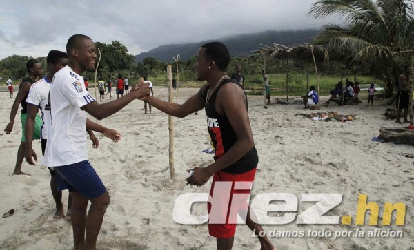 Marvin Chávez disfruta de sus vacaciones en su natal Sambo Creek