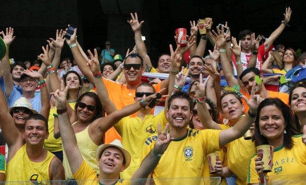 La imágenes del Ambiente de carnaval en Arena Fonte Nova previo al duelo Costa Rica-Holanda