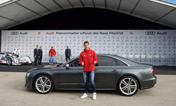 Cristiano Ronaldo presume de sus autos en Instagram