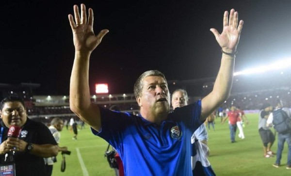 'Bolillo” Gómez: 'Tenemos que formarnos bien para ser dignos en el mundial”