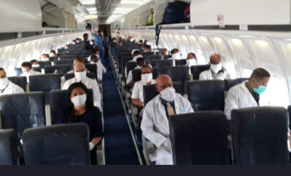 Médicos cubanos llegan a Honduras para ayudar a combatir el coronavirus