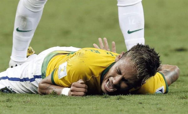 La trágica lesión de Neymar en imágenes.