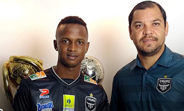 Tauro se refuerza con los colombianos Juan Andrés Balanta y Alexander Amut