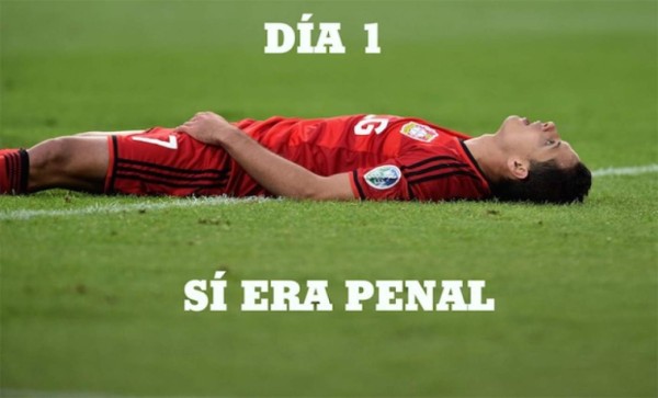 Los memes que dejaron las fallas del Chicharito ante el Barcelona