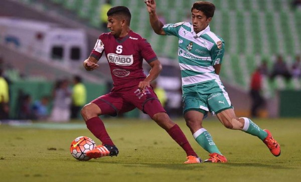 Futbolista Juan Bustos Golobio de Saprissa estará 3 meses fuera por lesión