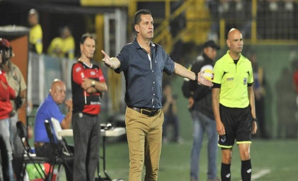 Alajuelense pierde por expulsión a tres futbolistas para el clásico ante Saprissa