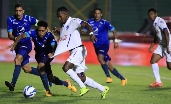 VIDEO: Romell Quioto bailó en la jugada del penal a Henry Figueroa