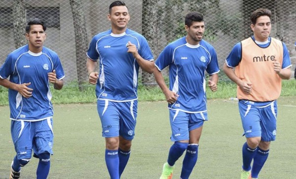 Seleccionado salvadoreño causa burlas por su sobrepeso en redes sociales