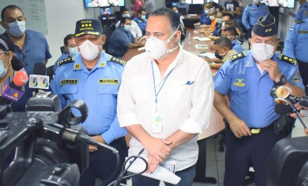 Así se ve el estadio Olímpico con los contenedores fríos para albergar cadáveres por coronavirus